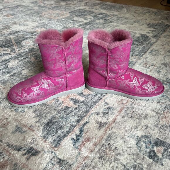 Womens UGG Boots K Bailey Button Butterfly Raspberry & Silver RSPS Sz 6 Fits 7.5 - Picture 9 of 16